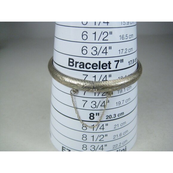 SU Thai Vintage 925 Sterling Silver Etched Bangle Bracelet Hinged Safety Chain - Picture 8 of 10